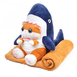 Мягкая игрушка "Кот" в костюме акулы, с пледом, 45 см. М1219