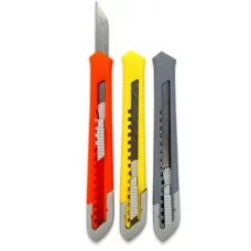 Нож канцеляр. (мал) 9мм. DK-68 пластиковый корпус с клипом, двухцветный 333441