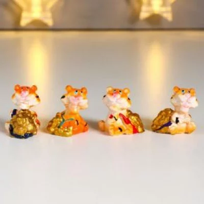 Сувенир полистоун "Тигра с тележкой золота" МИКС 2,4х1,6х2 см 6907831