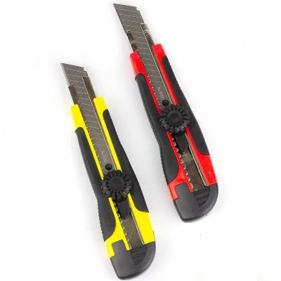 Нож канцелярский Alingar 18 мм, с металл. напр.,с мех. фиксацией лезвия,  мягкие вставки, пластик корпус, ассорти, пакет с европодвесом AL6654